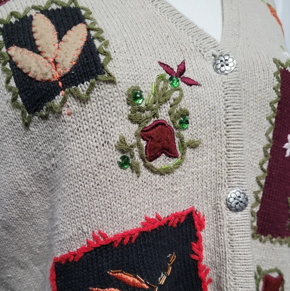 🍁🍂 Bobbie Brooks beige autumn fall seasonal embroidered knit vest